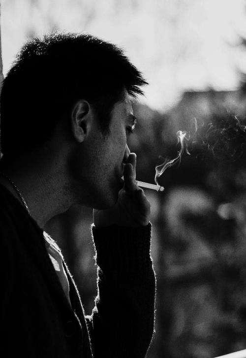 烟酒色哪个最难 是当代男人不可避免的话题