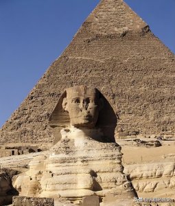 ​埃及金字塔简介（对于真正的金字塔的历史由来介绍）