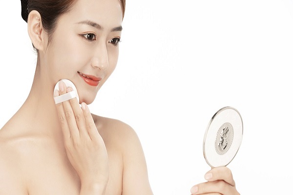 珂莱欧凝脂水光肌遮瑕精华怎么样  clio珂莱欧气垫怎么样