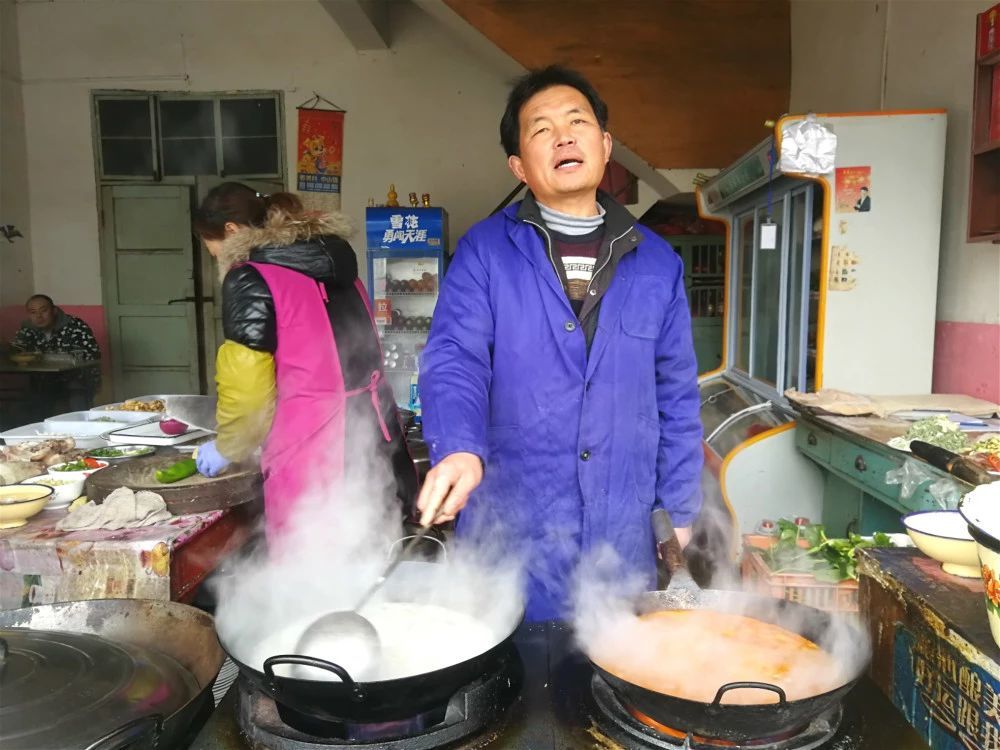 农村带娃做点啥小生意好:在农村适合干点什么小买卖好呢?(女人带着孩子)