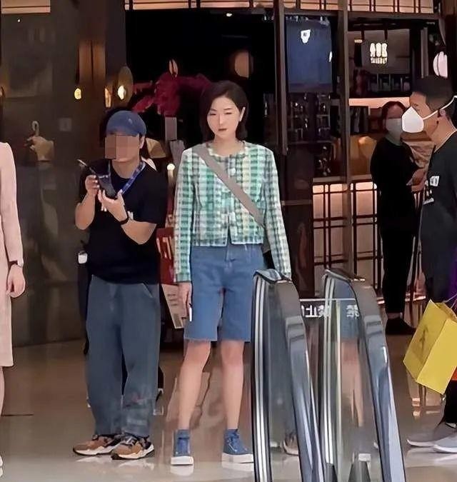 万茜个人资料简介图片（演员万茜低调嫁摄影师生一女）