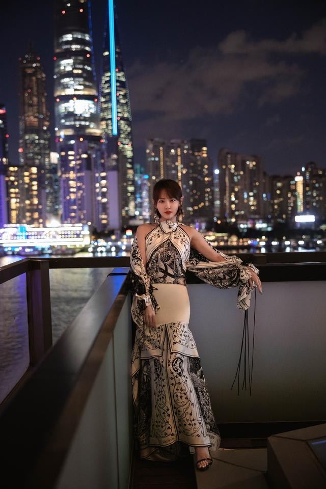 张嘉倪身高多少（张嘉倪比例出众十分靓丽）