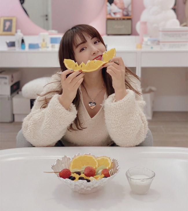 麦迪娜姜潮情人节撒狗粮（麦迪娜姜潮拥抱接吻超恩爱）