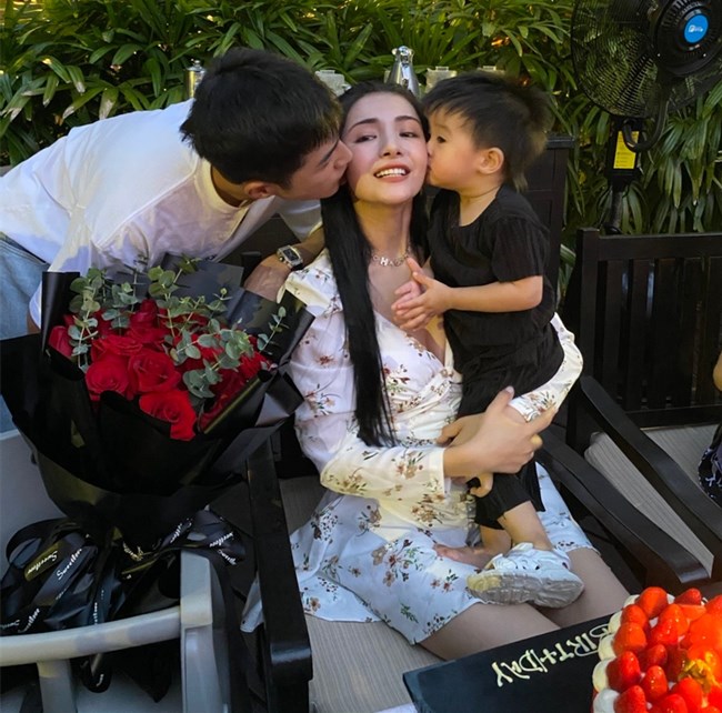 麦迪娜姜潮情人节撒狗粮（麦迪娜姜潮拥抱接吻超恩爱）