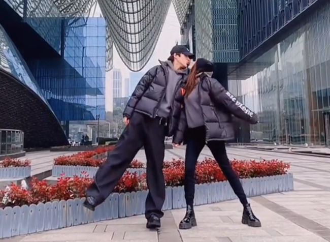 麦迪娜姜潮情人节撒狗粮（麦迪娜姜潮拥抱接吻超恩爱）