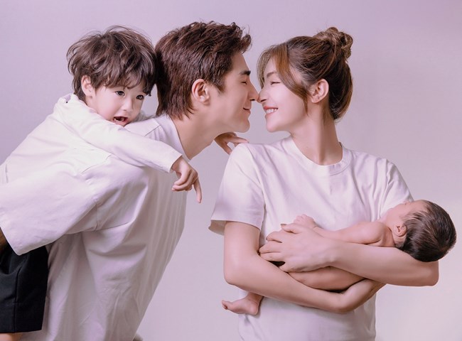 麦迪娜姜潮情人节撒狗粮（麦迪娜姜潮拥抱接吻超恩爱）