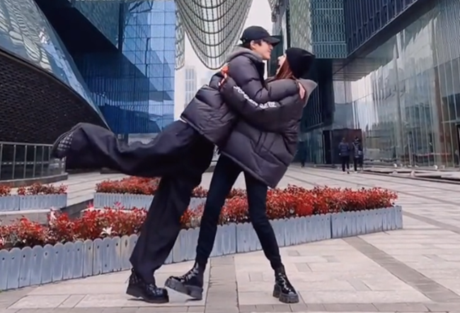 麦迪娜姜潮情人节撒狗粮（麦迪娜姜潮拥抱接吻超恩爱）