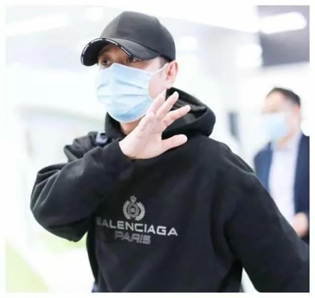 綦美合吐槽王一博黏人（綦美合和王一博传绯闻）