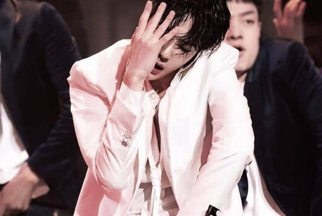 綦美合吐槽王一博黏人（綦美合和王一博传绯闻）