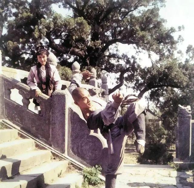 黄秋燕近照苍老似70岁(李连杰前妻黄秋燕现状惨淡)