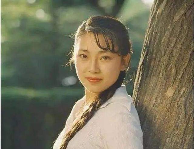 黄秋燕近照苍老似70岁(李连杰前妻黄秋燕现状惨淡)