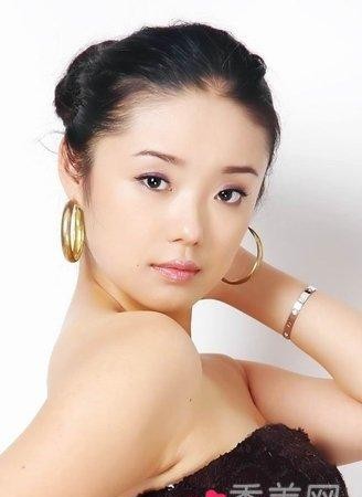 杨紫璐的干爹是谁(揭明星傍干爹的内幕)