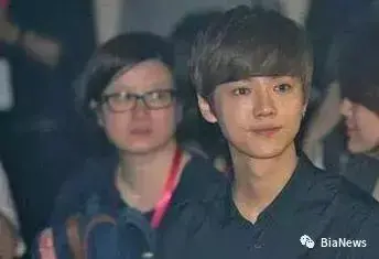 王梦秋和鹿晗的关系(鹿晗公布关晓彤恋情王梦秋追星)