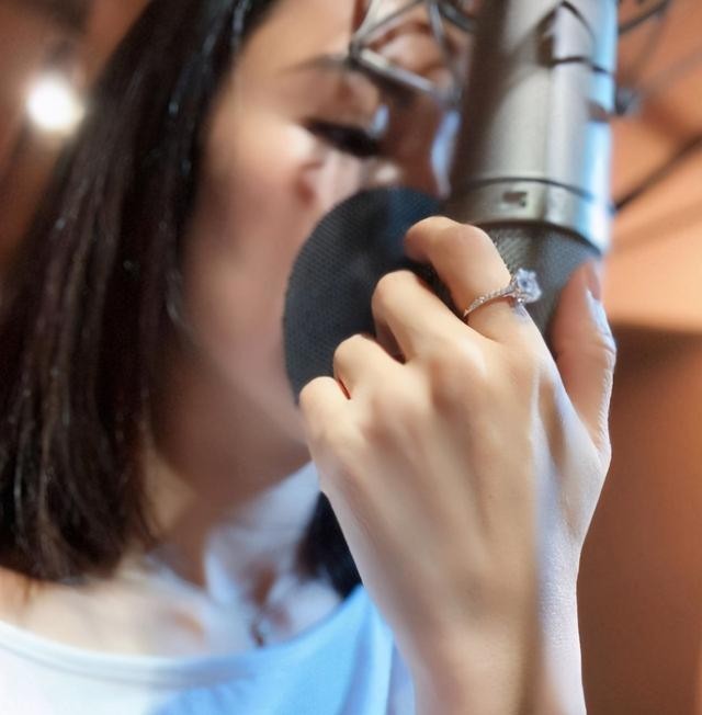 李诗韵老公(39岁港姐李诗韵宣布订婚)