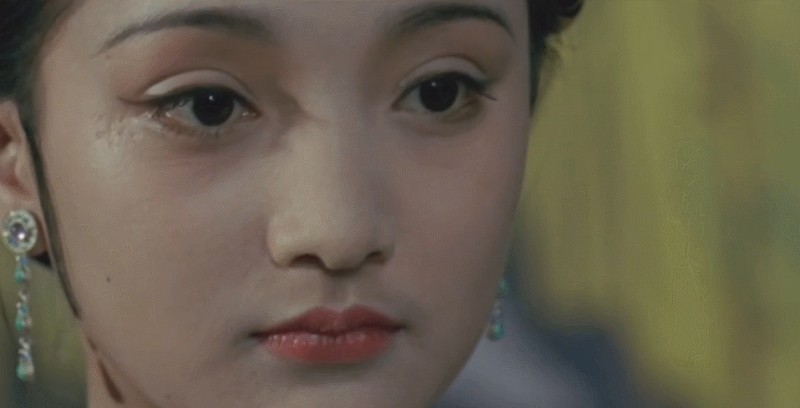 周迅年轻时的颜值照片（17岁的周迅像个小精灵）