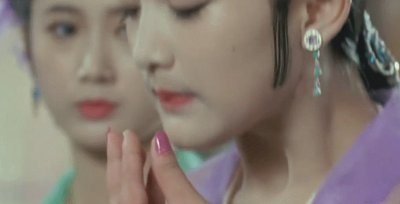 ​周迅年轻时的颜值照片（17岁的周迅像个小精灵）