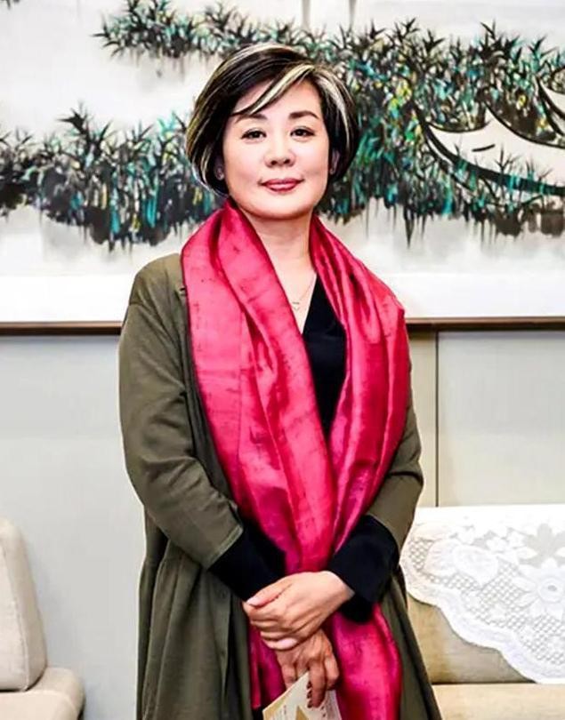 丛珊历任老公朱时茂(59岁丛珊与朱时茂四次搭档三演夫妻)