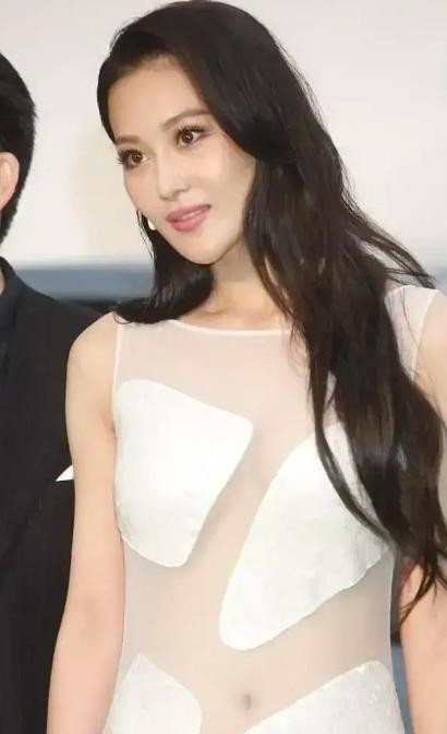 张馨予透视装(张馨予成为军嫂前挺放得开)