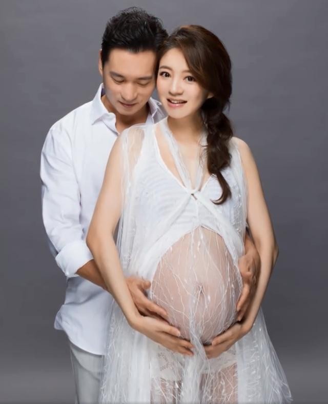 安以轩孕肚照身材超火辣（安以轩和老公深情热吻太幸福）