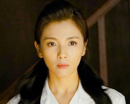 安以轩孕肚照身材超火辣（安以轩和老公深情热吻太幸福）