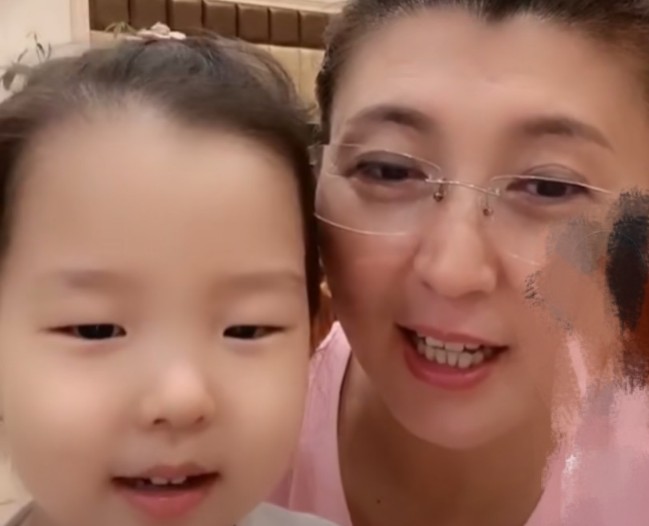 阎学晶老公是谁（闫学晶与大10岁丈夫已离婚）