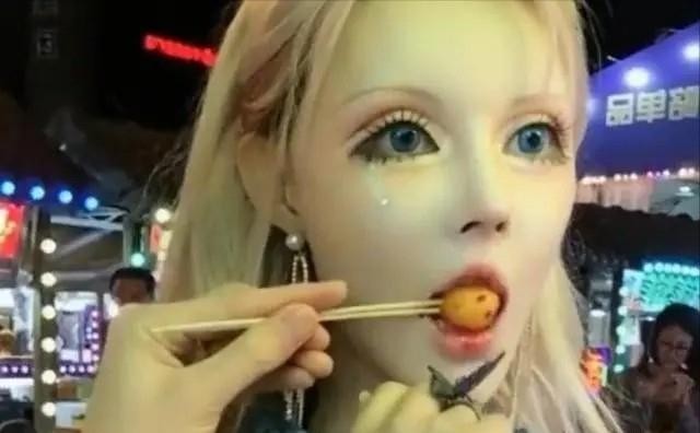 芭比迪丽拉原来的样子(真人芭比迪丽拉否认整容)