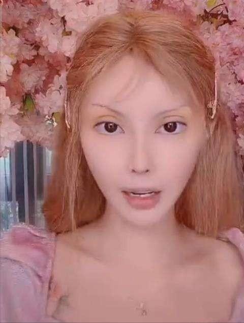 芭比迪丽拉原来的样子(真人芭比迪丽拉否认整容)