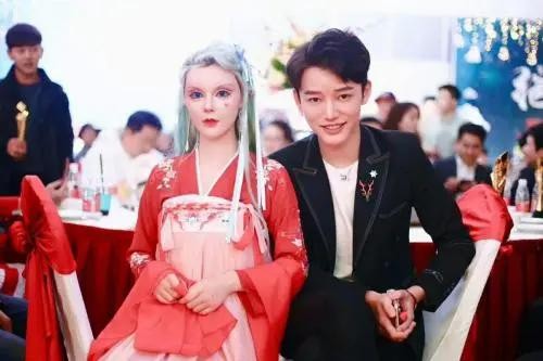 芭比迪丽拉原来的样子(真人芭比迪丽拉否认整容)