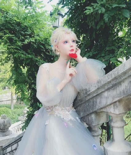 芭比迪丽拉原来的样子(真人芭比迪丽拉否认整容)