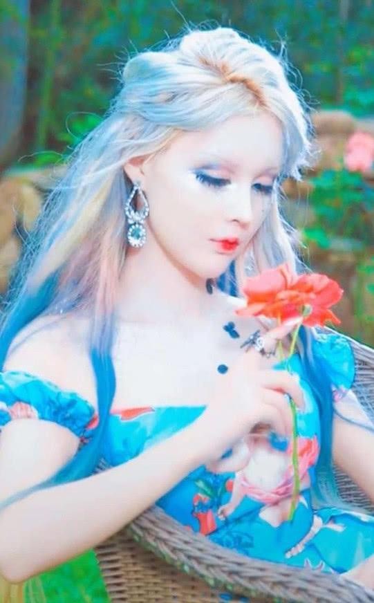 芭比迪丽拉原来的样子(真人芭比迪丽拉否认整容)