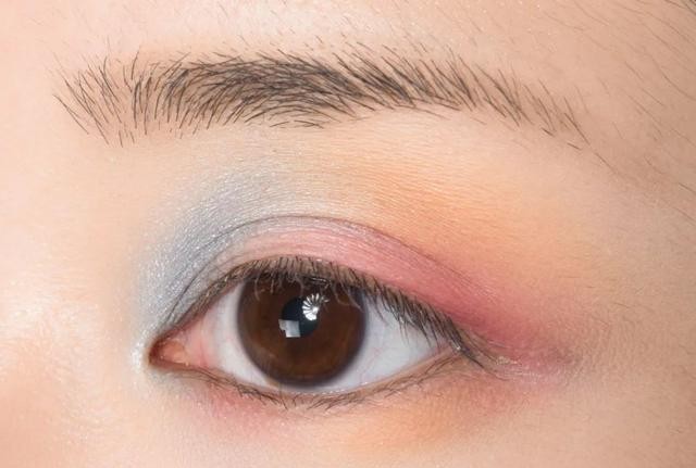 眼妆教程适合新手（这才是真正适合你的眼影画法）