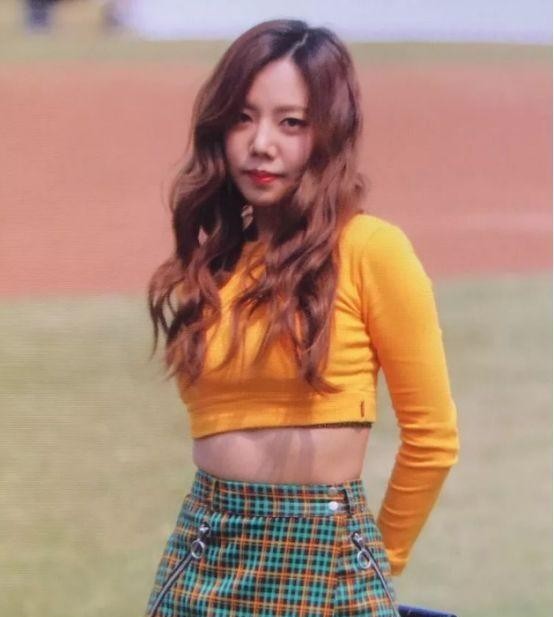 金南珠整容前（Apink金南珠神级美貌毁于五官之王）