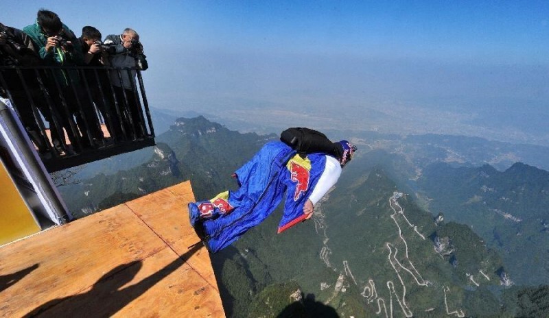 翼装飞行服全套多少钱（女子天门山翼装飞行时失踪）