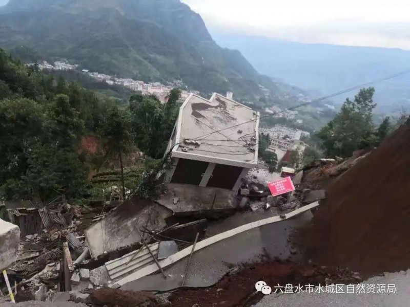 六盘水山体滑坡事件（山体垮塌3人被埋）