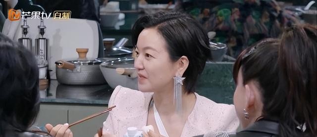 皇族拽姐于文文出道即巅峰(于文文手握代表作为何泯然众人)