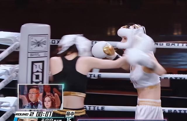 皇族拽姐于文文出道即巅峰(于文文手握代表作为何泯然众人)