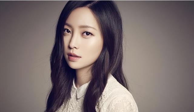 皇族拽姐于文文出道即巅峰(于文文手握代表作为何泯然众人)