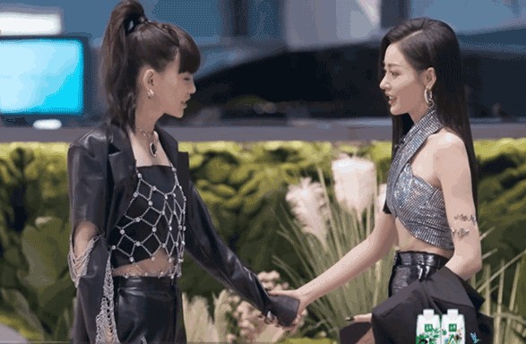 皇族拽姐于文文出道即巅峰(于文文手握代表作为何泯然众人)