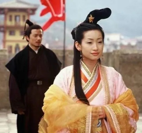 看似貌若天仙一穿古装就翻车(这些女演员到底该怪谁)