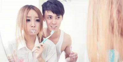 情侣之间的事情有哪些（情侣之间都会做的这五件事）