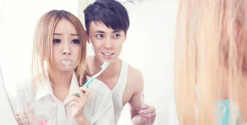 情侣之间的事情有哪些（情侣之间都会做的这五件事）