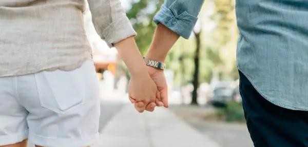 情侣之间的事情有哪些（情侣之间都会做的这五件事）