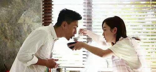 情侣之间的事情有哪些（情侣之间都会做的这五件事）