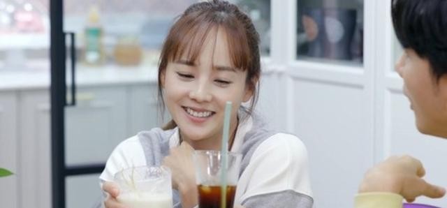 柳真奇太映综艺节目(《便利餐厅》奇太映背后拥抱柳真)