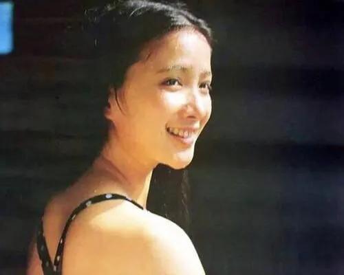 何晴个人资料简介(51岁患癌被二婚老公宠上天)(9)