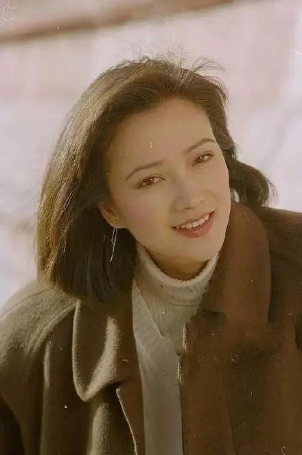 何晴个人资料简介(51岁患癌被二婚老公宠上天)(4)