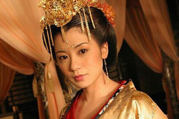 至尊红颜主题曲叫什么名字 能成为经典古装剧的原因