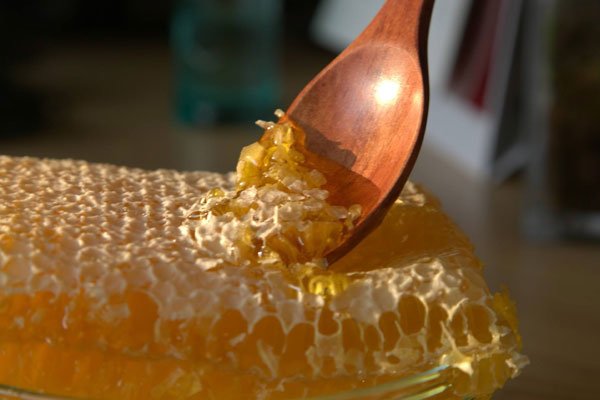 女人每天喝蜂蜜好处和坏处 不能够当做饭吃