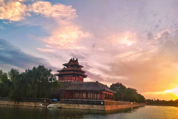 故宫晚上闹鬼是真的吗 晚上是否有什么人在居住呢