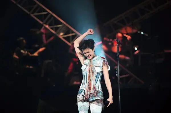 李宇春嫁78岁外国富翁婚礼(李宇春嫁78岁外国富翁婚礼瑶言)-图7